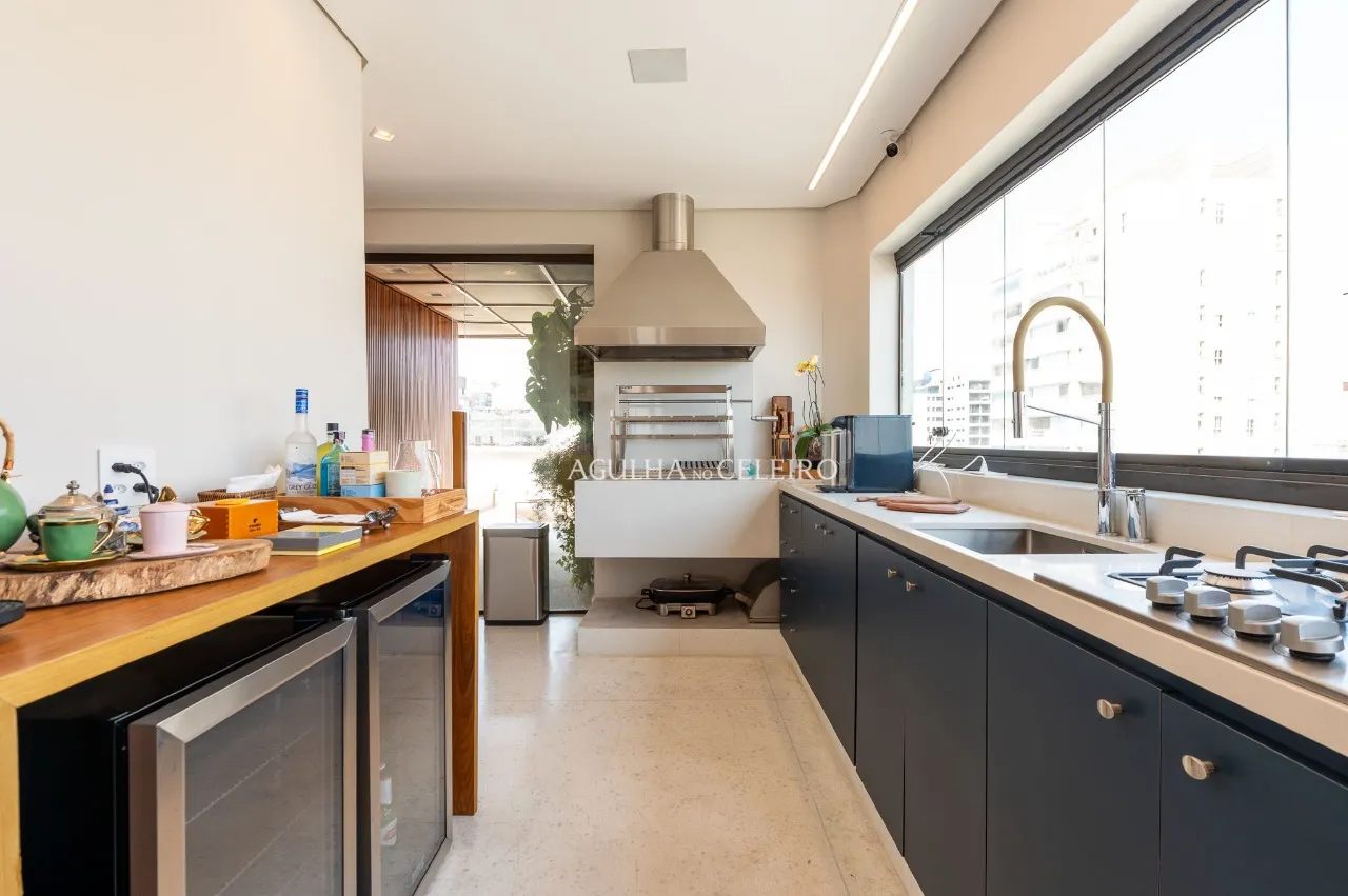 Cobertura maravilhosa mobiliada à venda em Moema Pássaros. – 21088