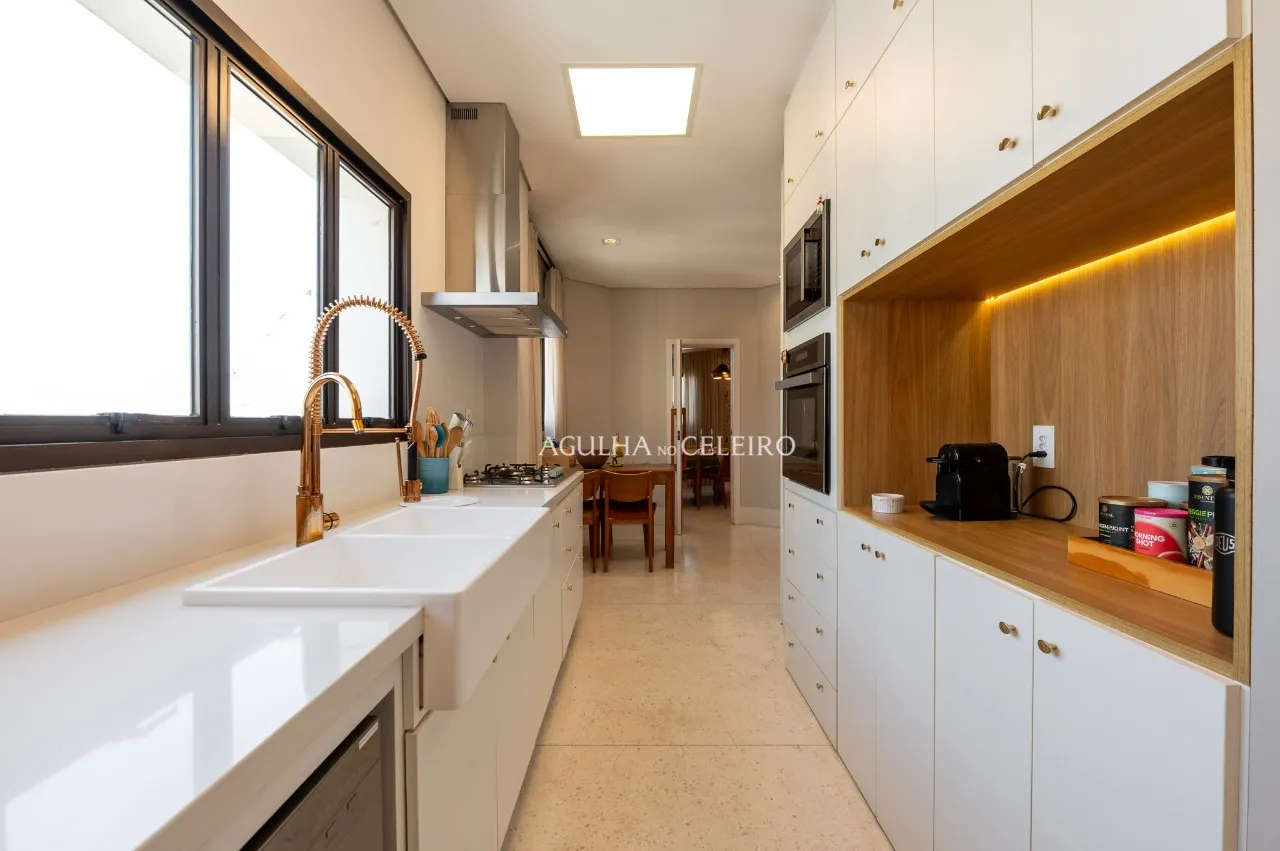 Cobertura maravilhosa mobiliada à venda em Moema Pássaros. – 21088