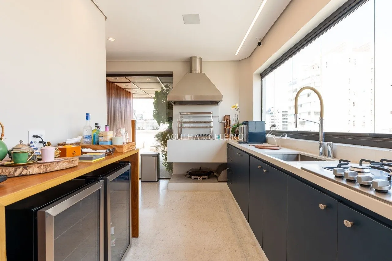Cobertura maravilhosa mobiliada à venda em Moema Pássaros. – 21088