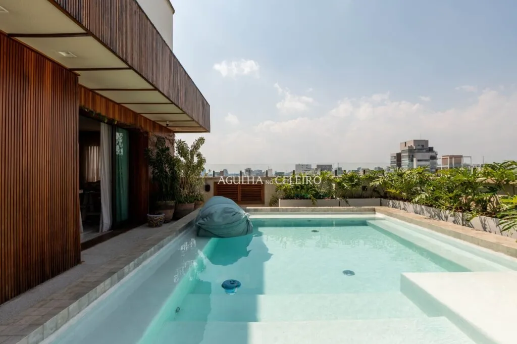 Cobertura maravilhosa mobiliada à venda em Moema Pássaros. – 21088