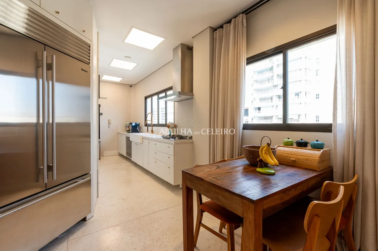 Cobertura maravilhosa mobiliada à venda em Moema Pássaros. – 21088