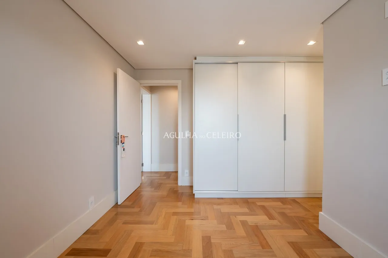 Cobertura maravilhosa mobiliada à venda em Moema Pássaros. – 21088