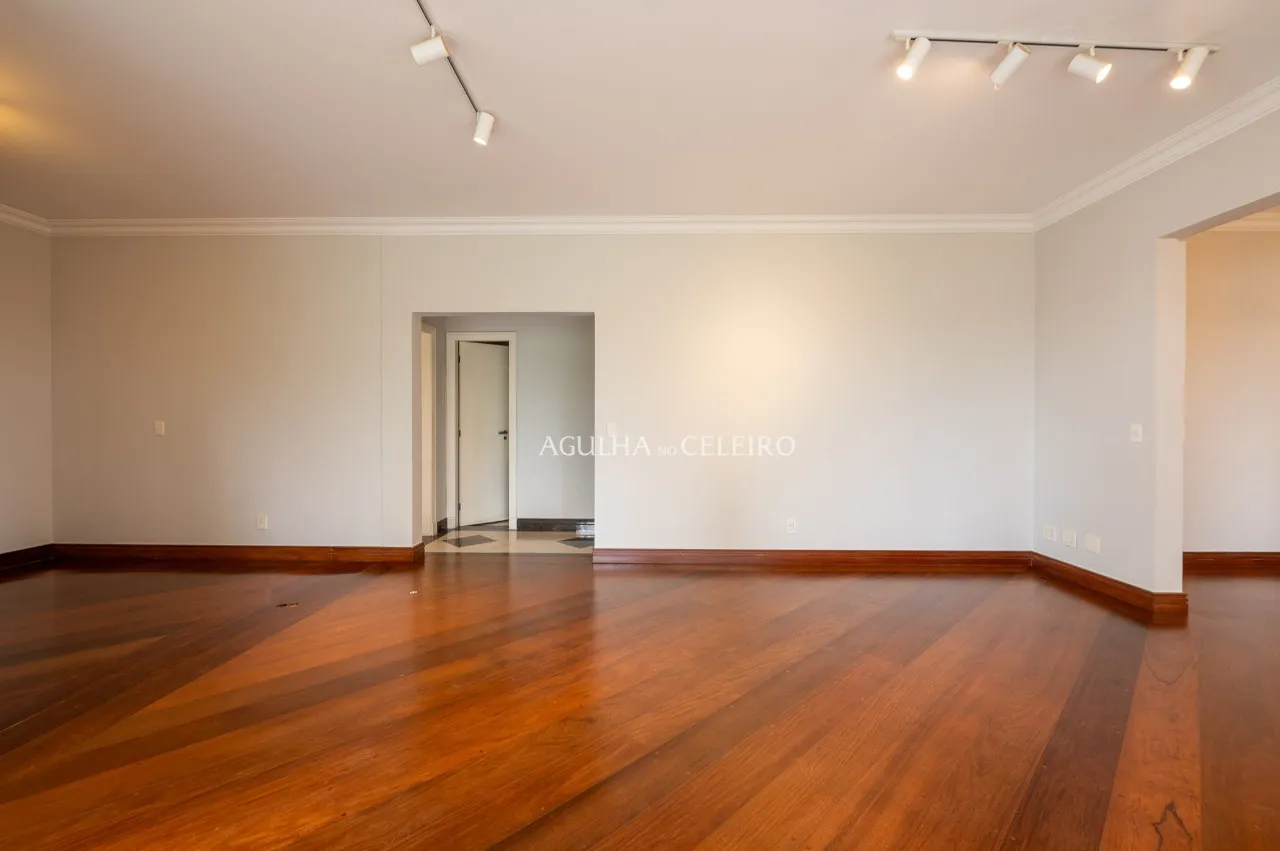 Apartamento espaçoso e com muita luz natural à venda na Vila Mariana – 21092