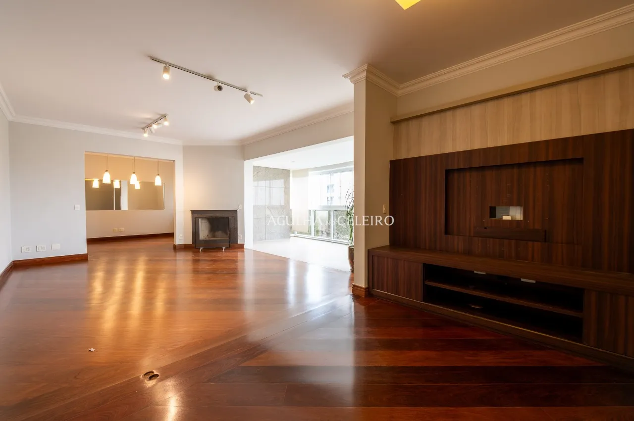 Apartamento espaçoso e com muita luz natural à venda na Vila Mariana – 21092