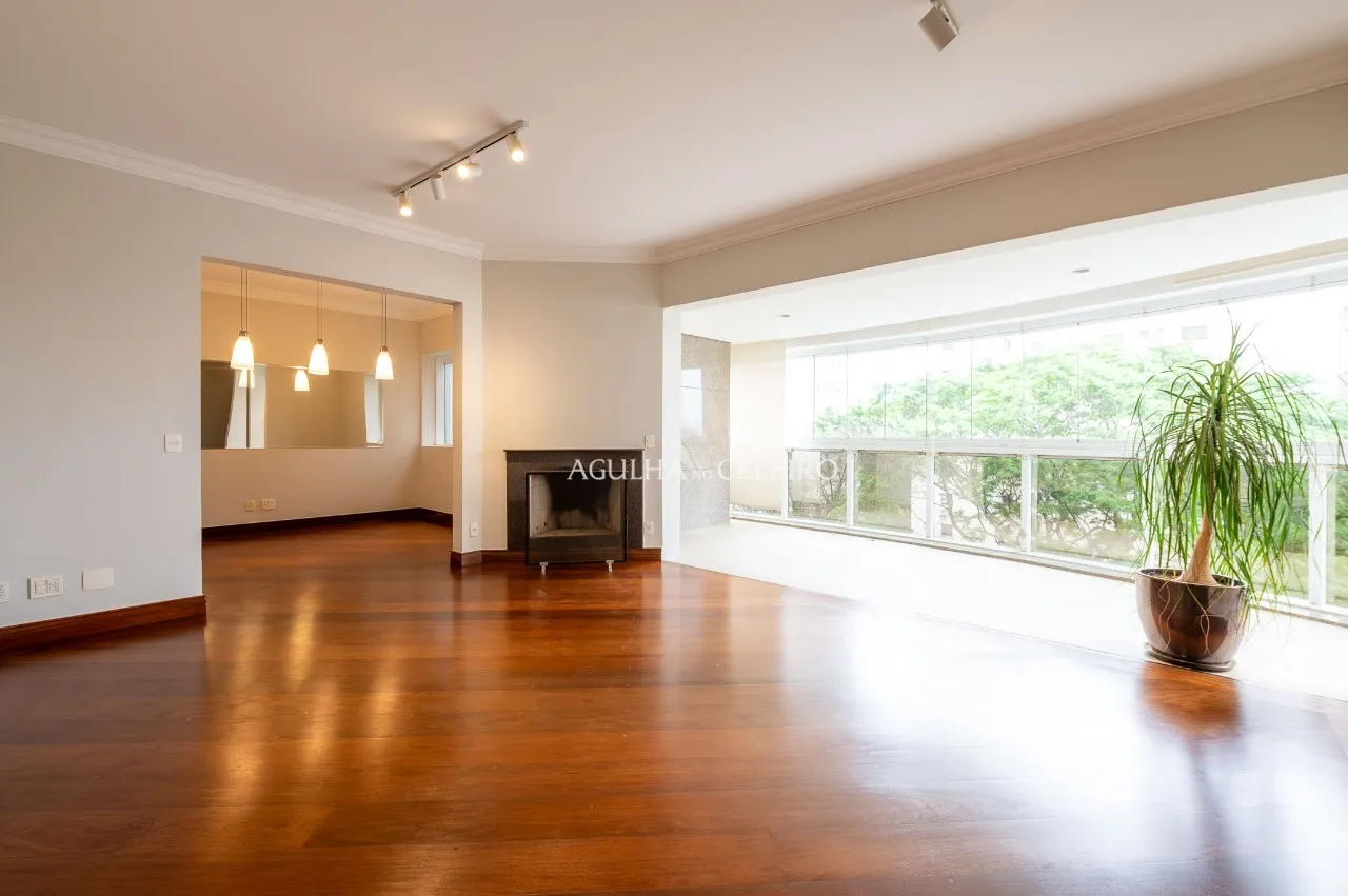 Apartamento espaçoso e com muita luz natural à venda na Vila Mariana – 21092