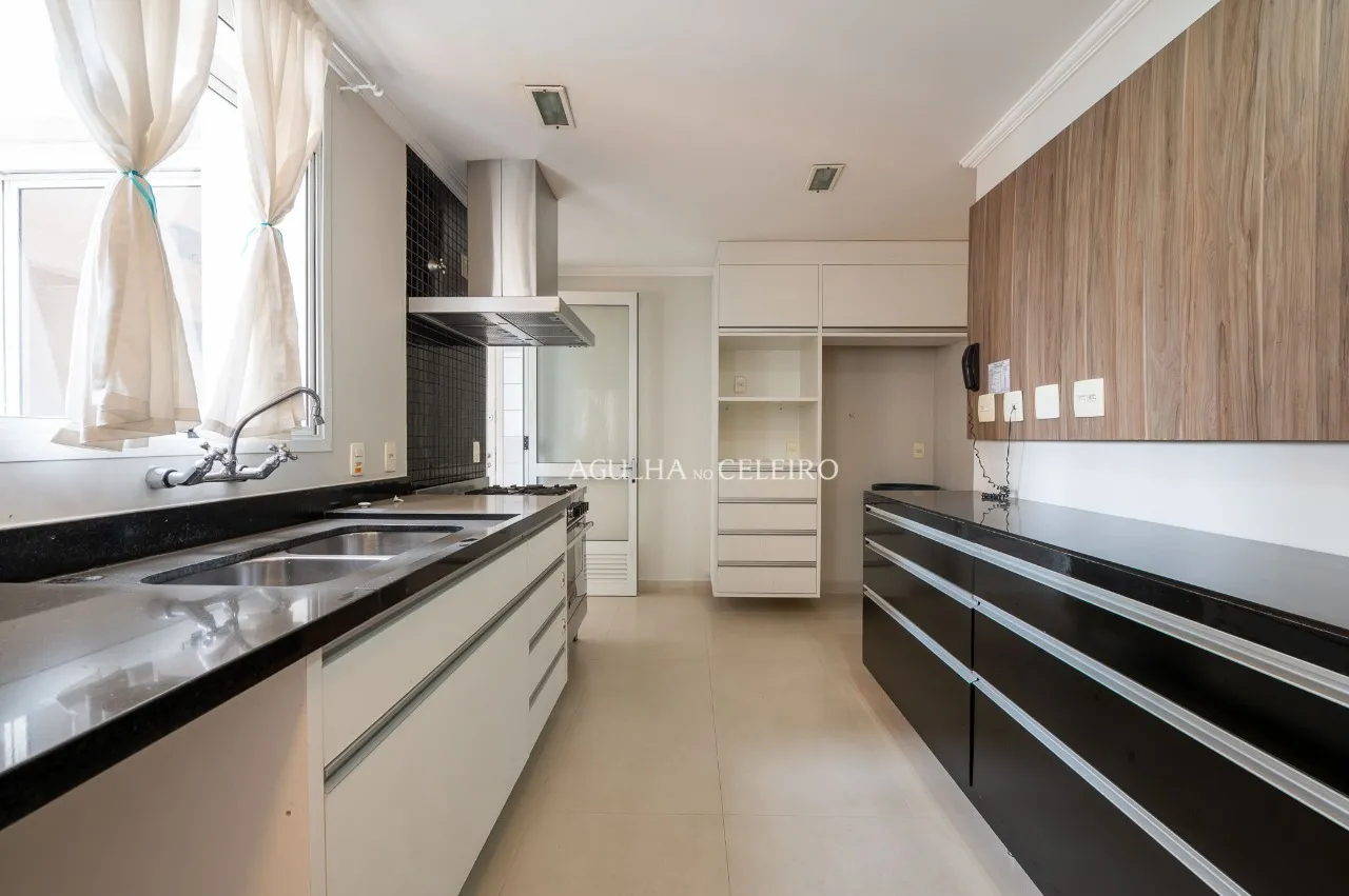 Apartamento espaçoso e com muita luz natural à venda na Vila Mariana – 21092