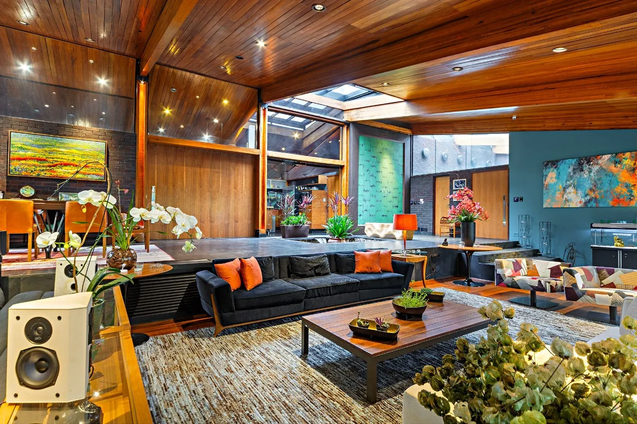 Residência autoral com paisagismo e lazer completo em terreno generoso – 21112