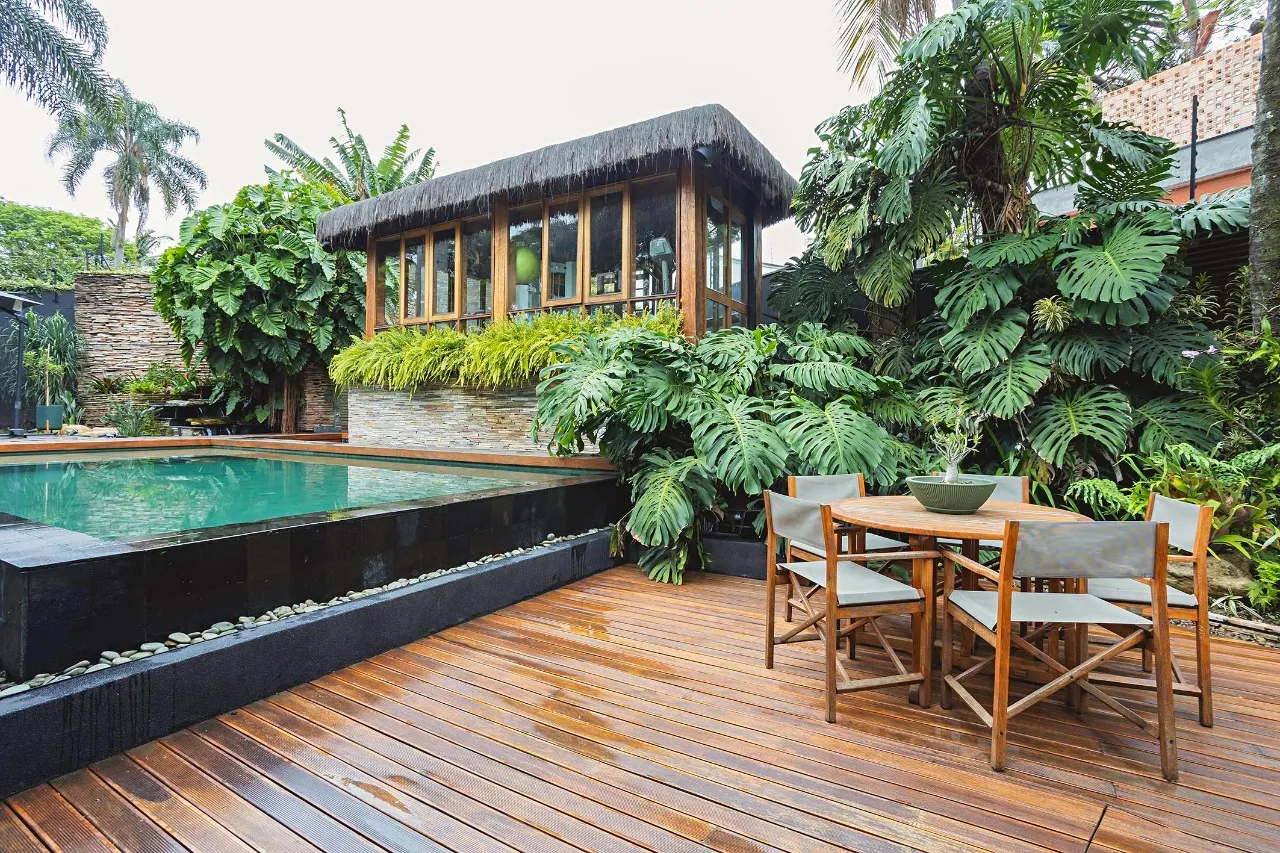 Residência autoral com paisagismo e lazer completo em terreno generoso – 21112