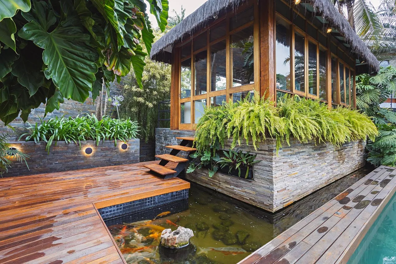 Residência autoral com paisagismo e lazer completo em terreno generoso – 21112