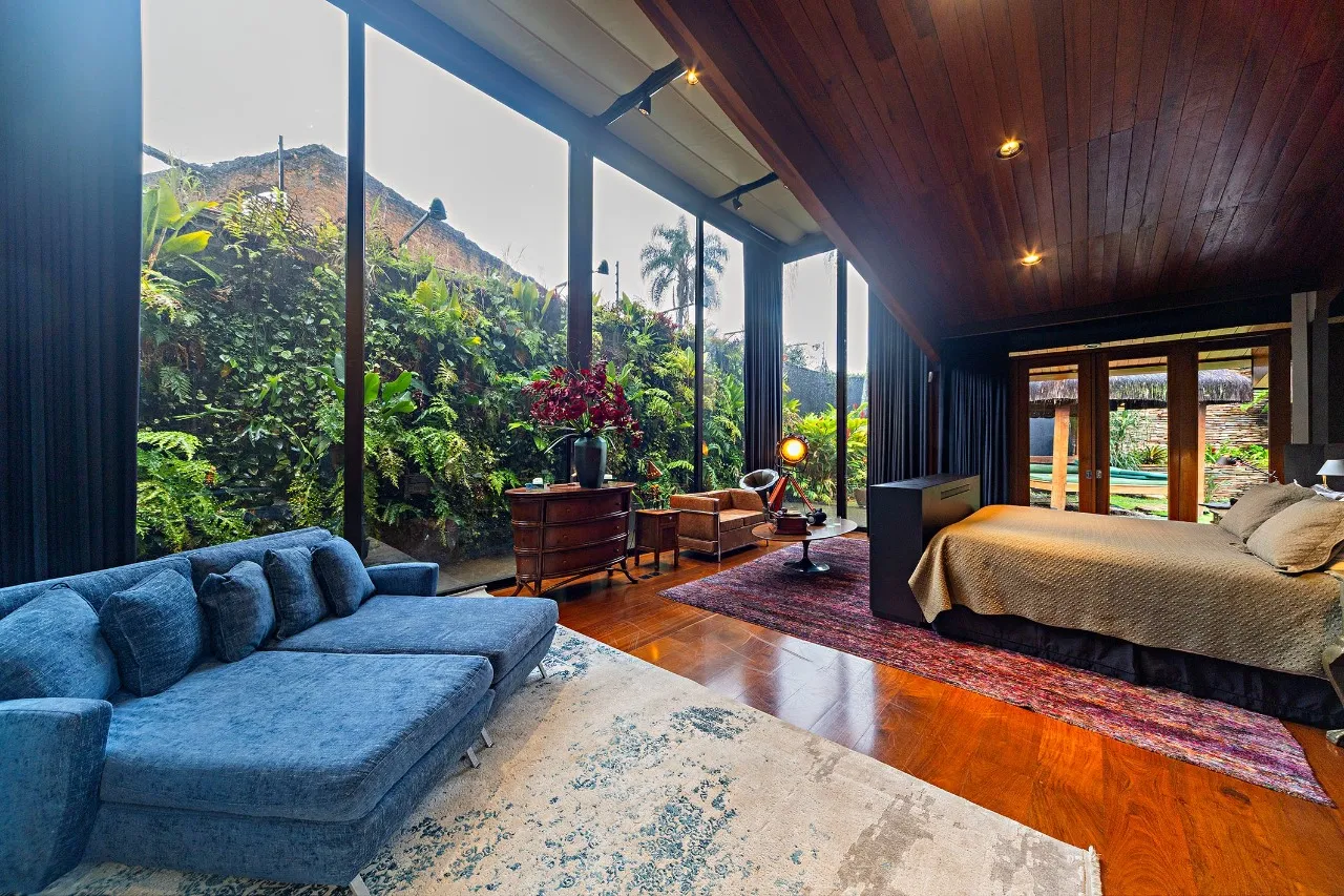 Residência autoral com paisagismo e lazer completo em terreno generoso – 21112