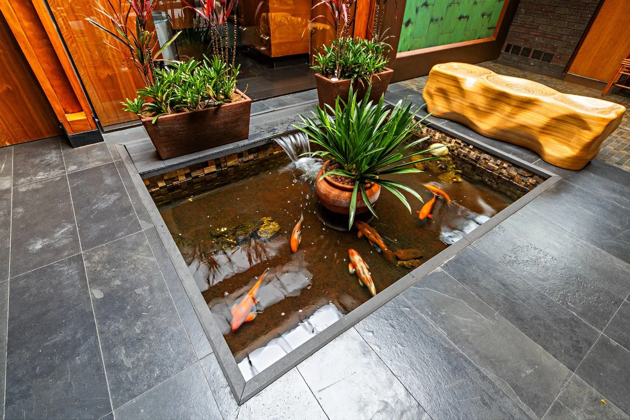 Residência autoral com paisagismo e lazer completo em terreno generoso – 21112