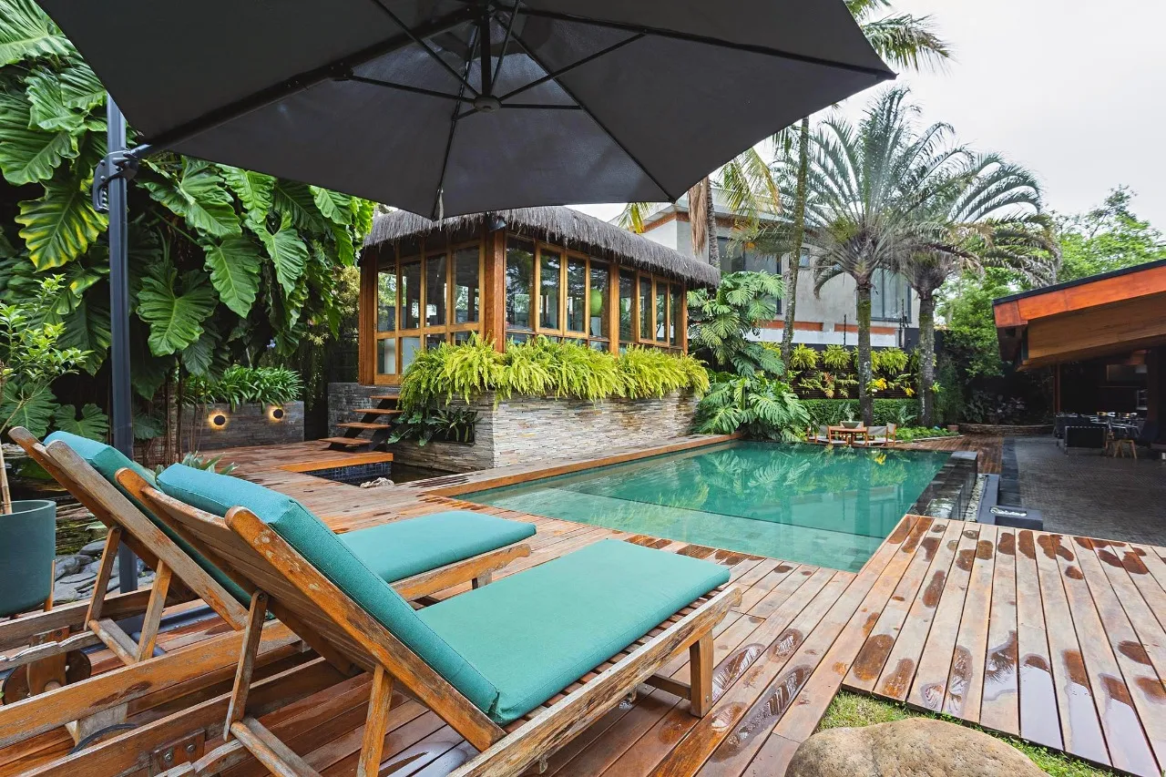 Residência autoral com paisagismo e lazer completo em terreno generoso – 21112