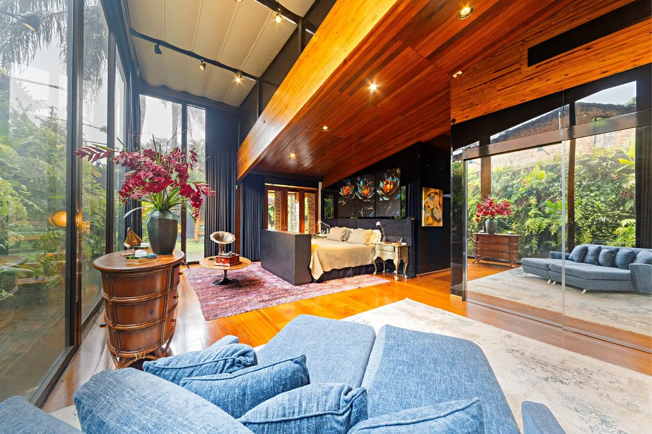 Residência autoral com paisagismo e lazer completo em terreno generoso – 21112