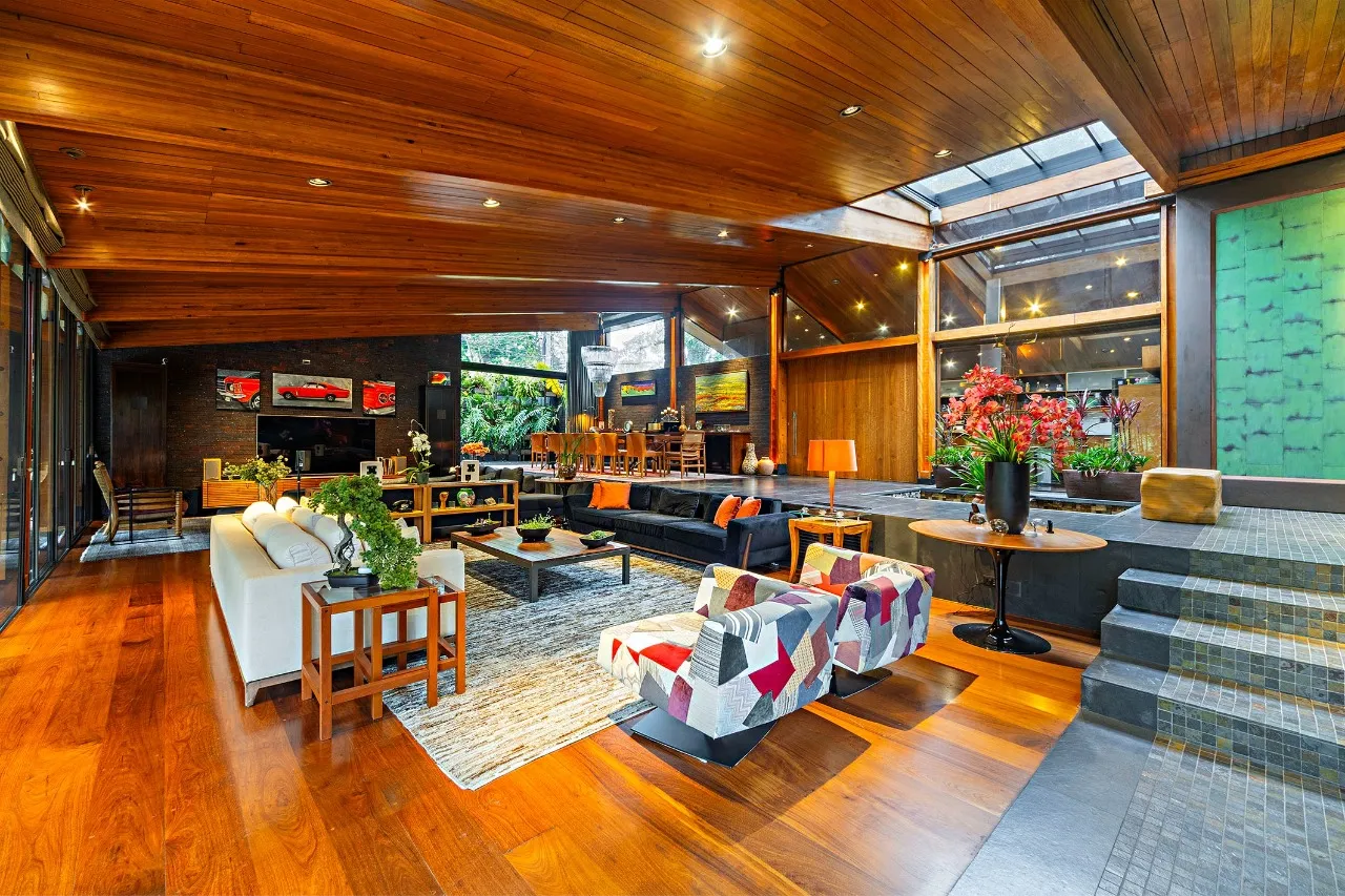 Residência autoral com paisagismo e lazer completo em terreno generoso – 21112