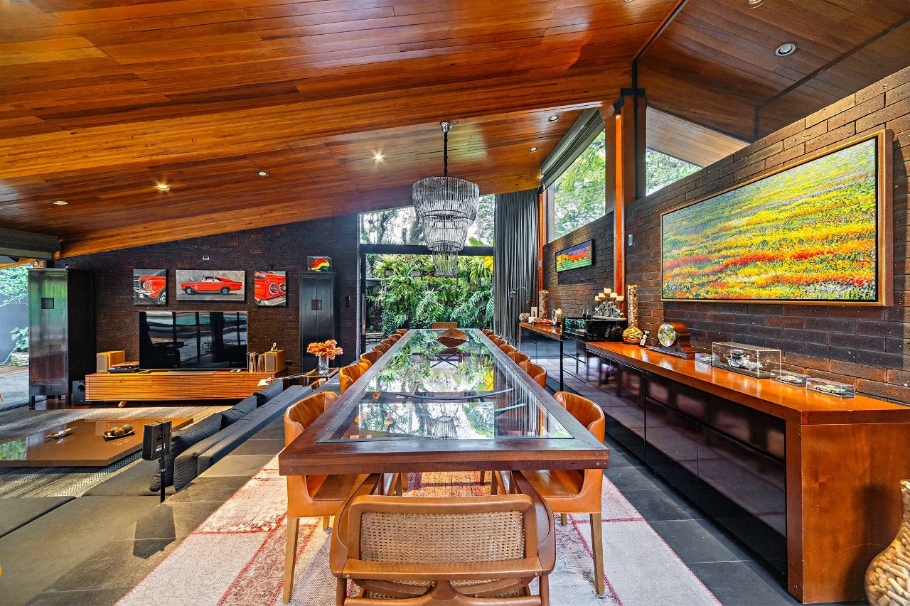 Residência autoral com paisagismo e lazer completo em terreno generoso – 21112