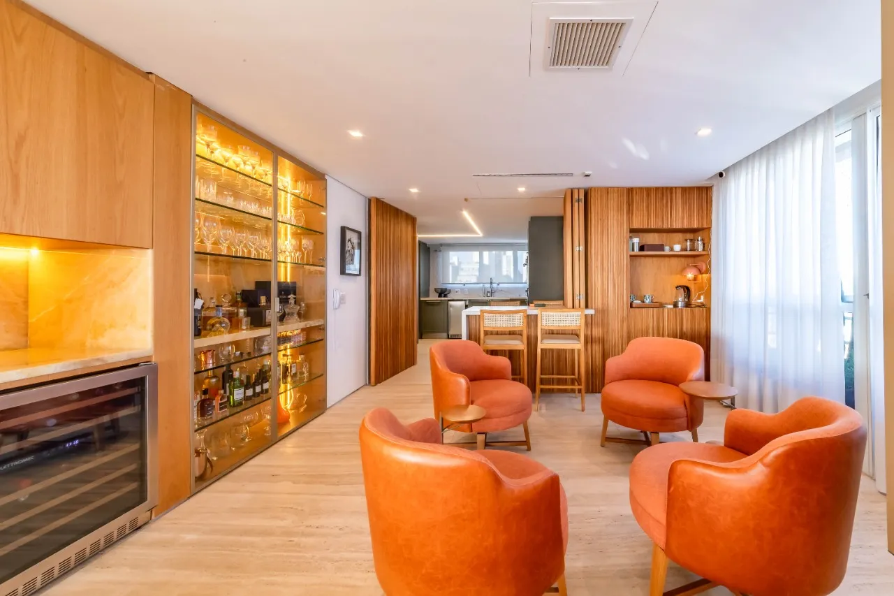 Cobertura com piscina no terraço, vista aberta e projeto lindo em prédio com lazer, na Vila Madalena – 21113