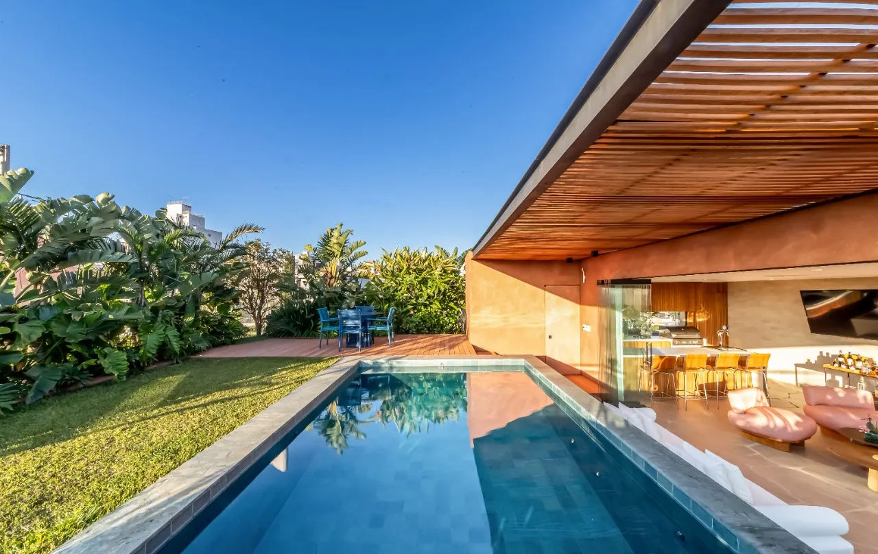 Cobertura com piscina no terraço, vista aberta e projeto lindo em prédio com lazer, na Vila Madalena – 21113