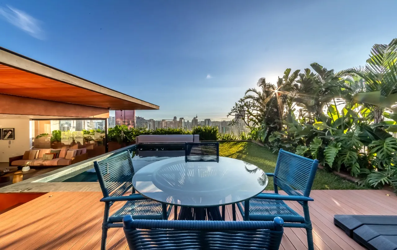 Cobertura com piscina no terraço, vista aberta e projeto lindo em prédio com lazer, na Vila Madalena – 21113