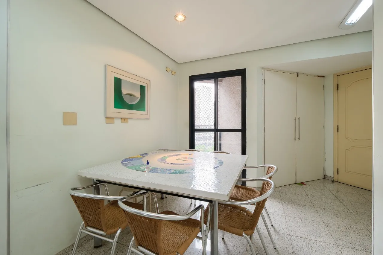 Apartamento próximo ao Ibirapuera à venda na Vila Mariana – 21116