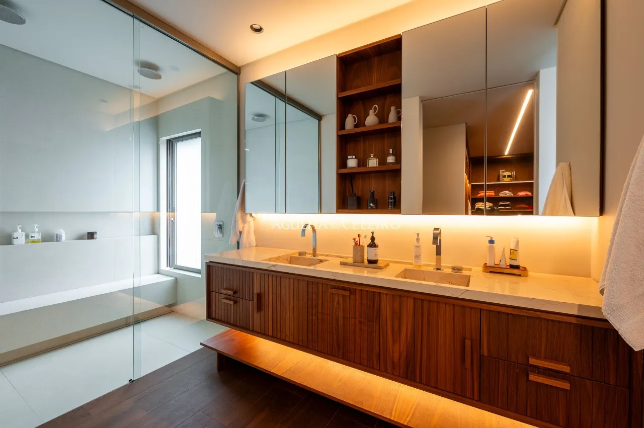 Apartamento mobiliado em edificio assinado por Marcio Kogan à venda no Cidade Jardim. – 21131