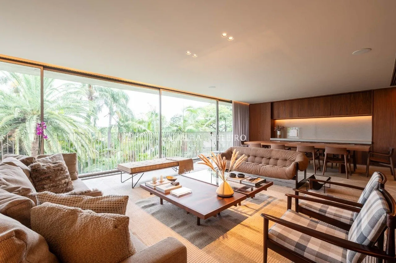 Apartamento mobiliado em edificio assinado por Marcio Kogan à venda no Jardim Guedala. – 21131