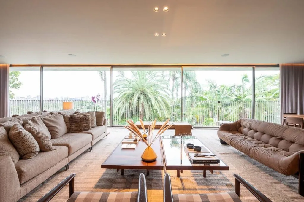 Apartamento mobiliado em edificio assinado por Marcio Kogan à venda no Jardim Guedala. – 21131