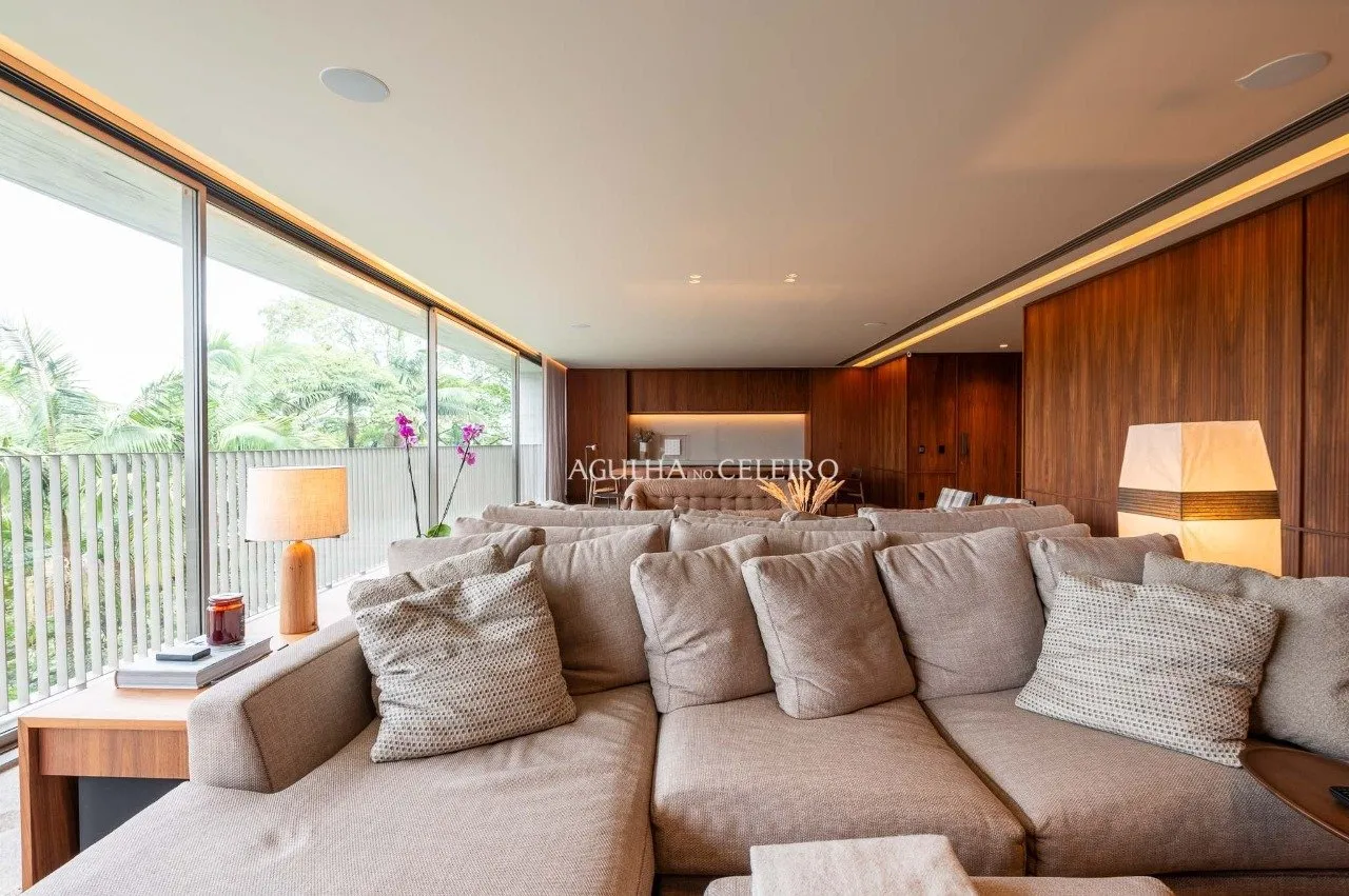 Apartamento mobiliado em edificio assinado por Marcio Kogan à venda no Jardim Guedala. – 21131