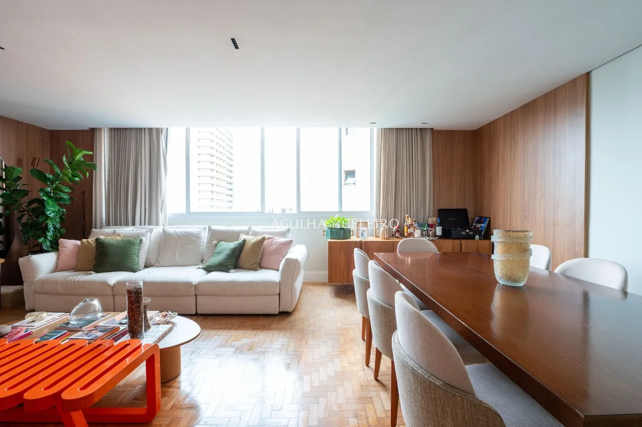 Apartamento reformado na Vila Nova Conceição a poucos passos da Praça Pereira Coutinho – 21160