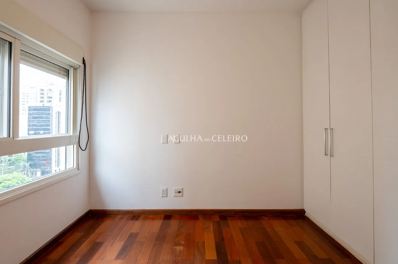 Apartamento com varanda para venda e locação na Vila Nova Conceição. – 21168