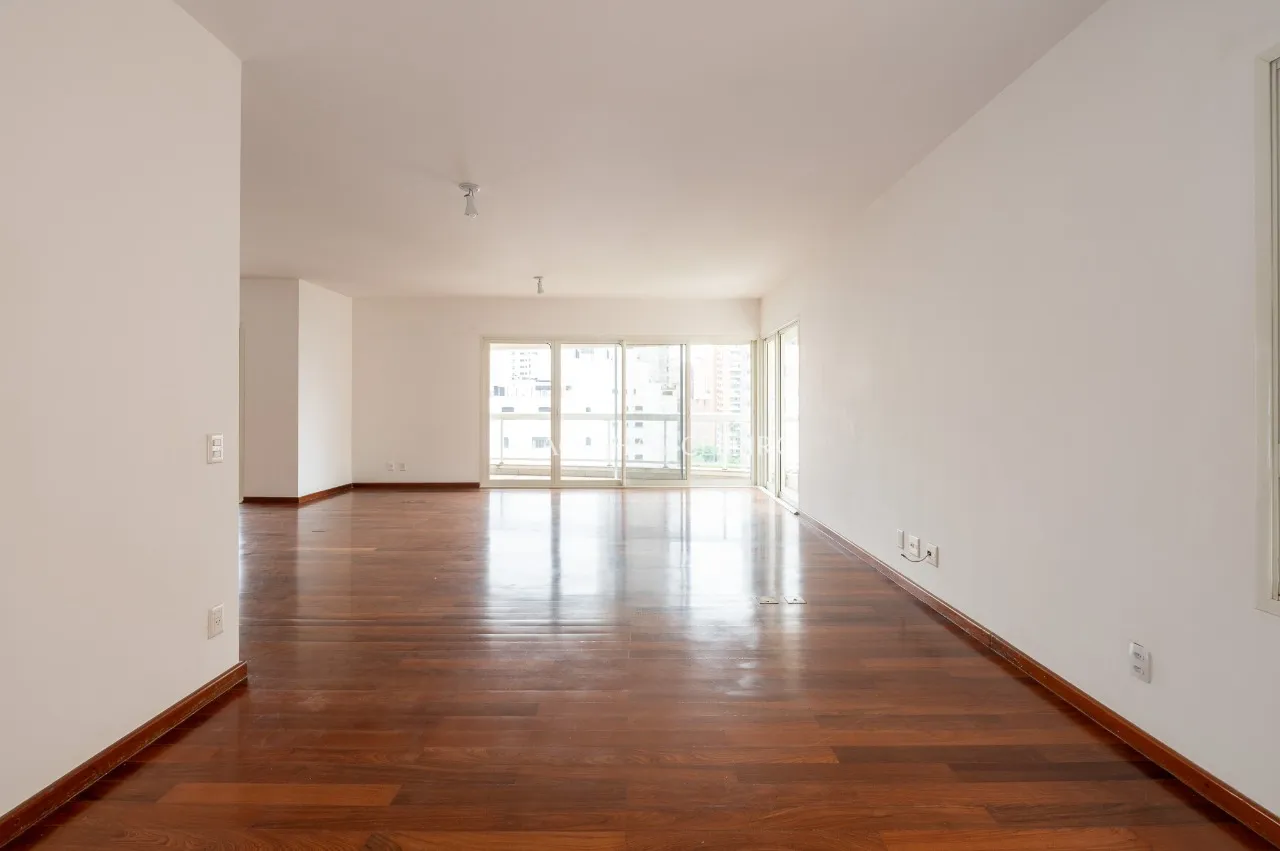 Apartamento com varanda para venda e locação na Vila Nova Conceição. – 21168