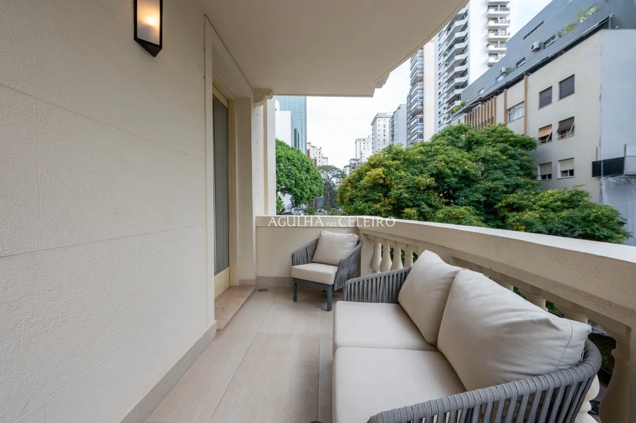 Clássico nos Jardins: Tradição na fachada, Contemporâneo na planta. – AP3717