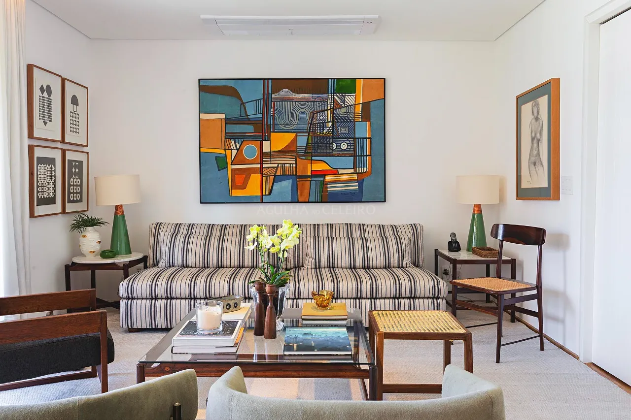 Apartamento iluminado, charmoso e a pouco metros do Parque do Povo. – AP4459