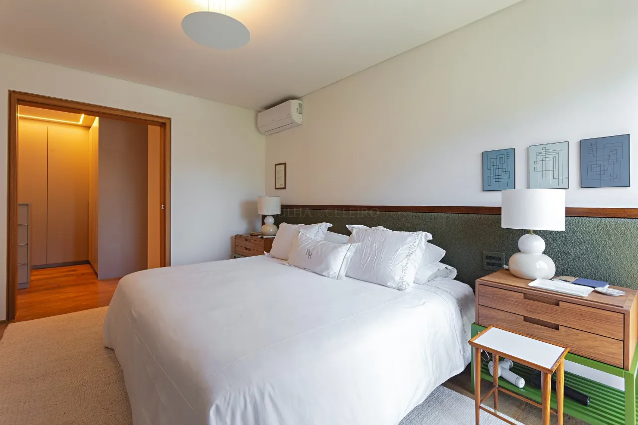 Apartamento iluminado, charmoso e a pouco metros do Parque do Povo. – AP4459