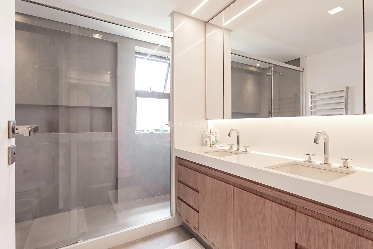 Apartamento iluminado, charmoso e a pouco metros do Parque do Povo. – AP4459