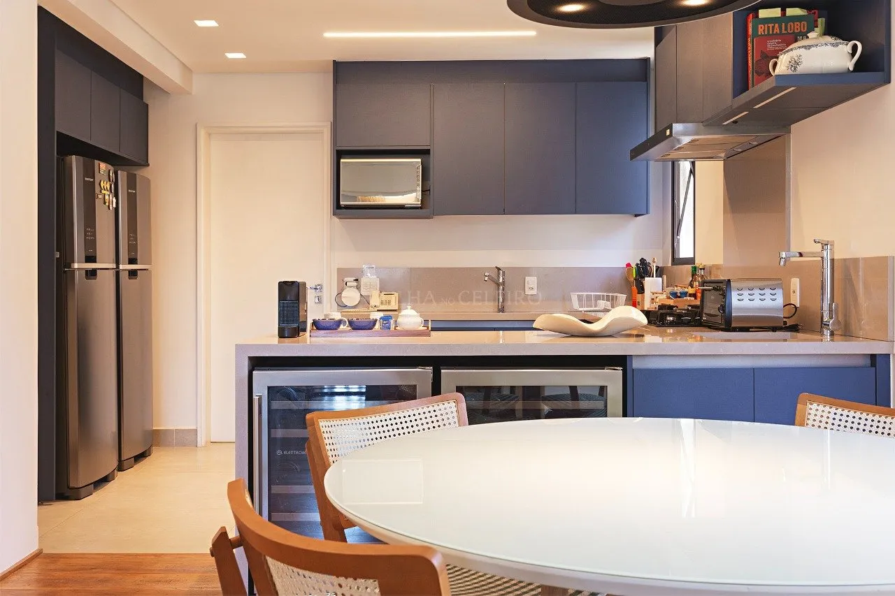 Apartamento iluminado, charmoso e a pouco metros do Parque do Povo. – AP4459