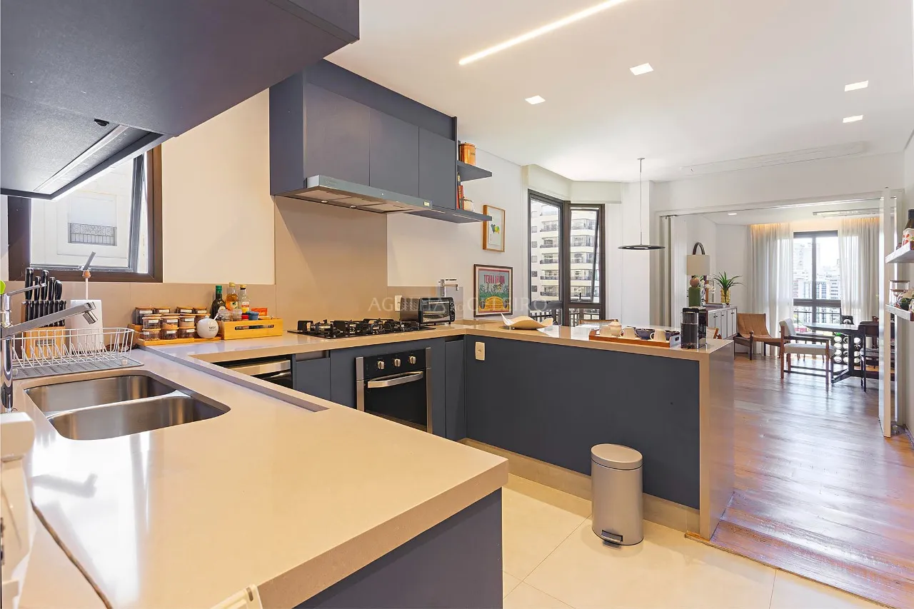 Apartamento iluminado, charmoso e a pouco metros do Parque do Povo. – AP4459