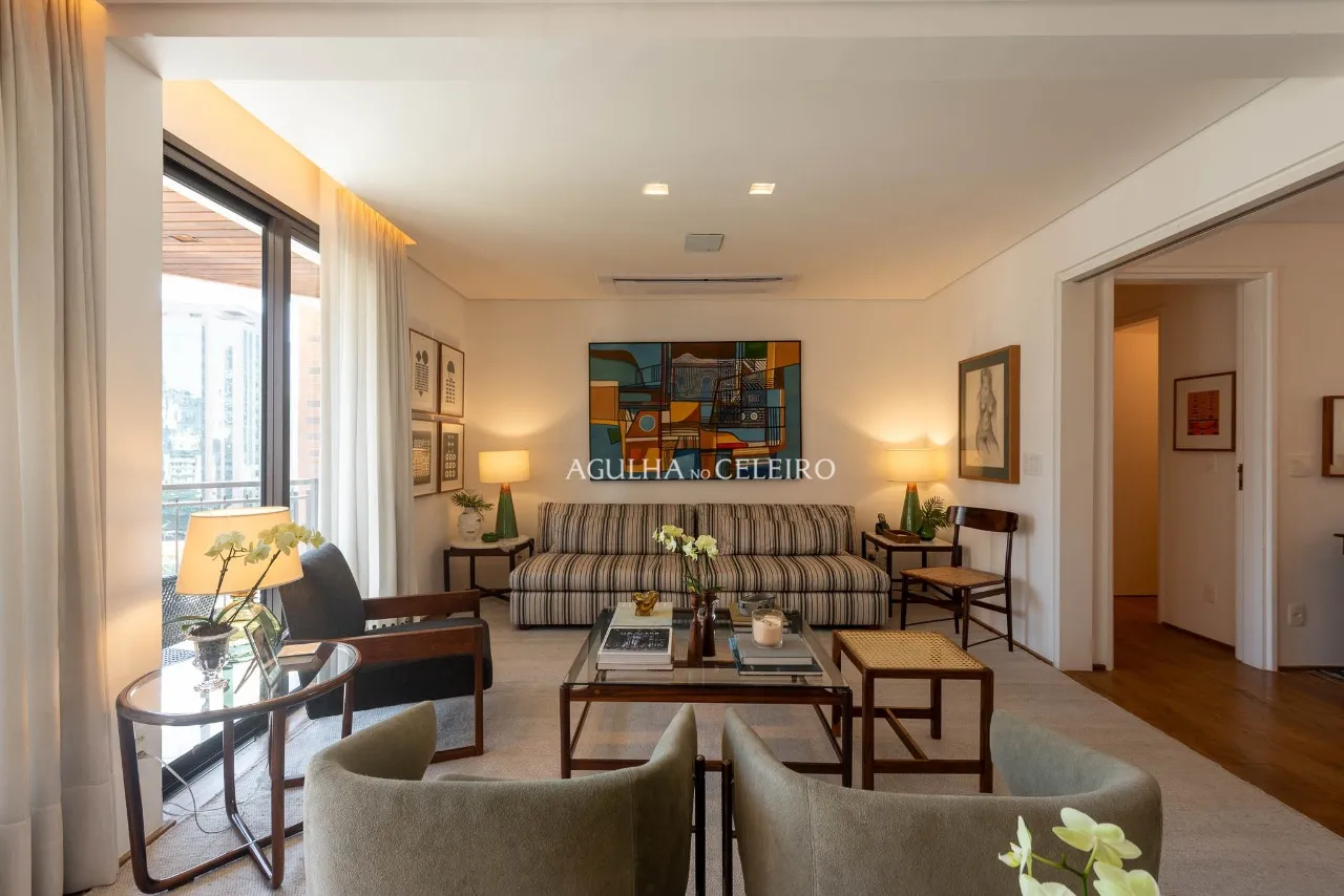 Apartamento iluminado, charmoso e a poucos metros do Parque do Povo. – AP4459