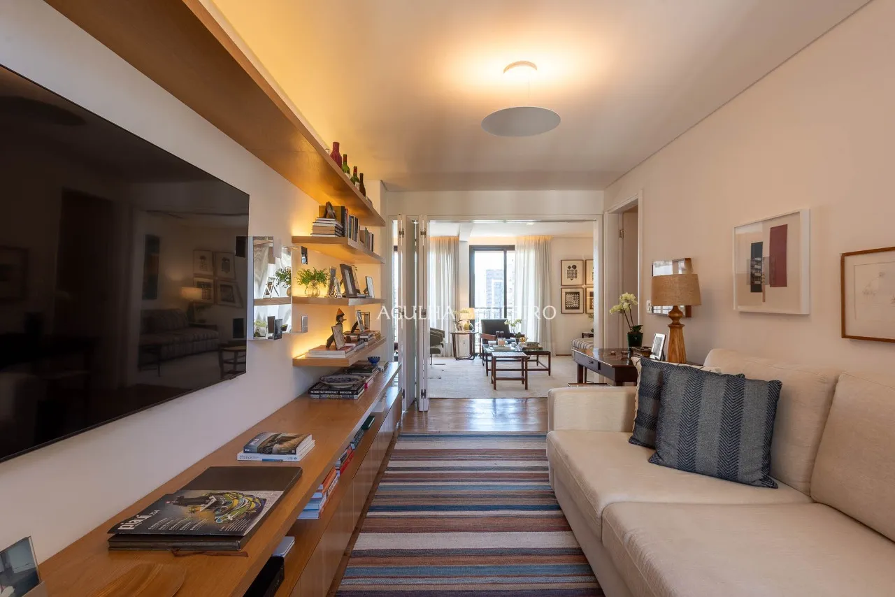 Apartamento iluminado, charmoso e a poucos metros do Parque do Povo. – AP4459