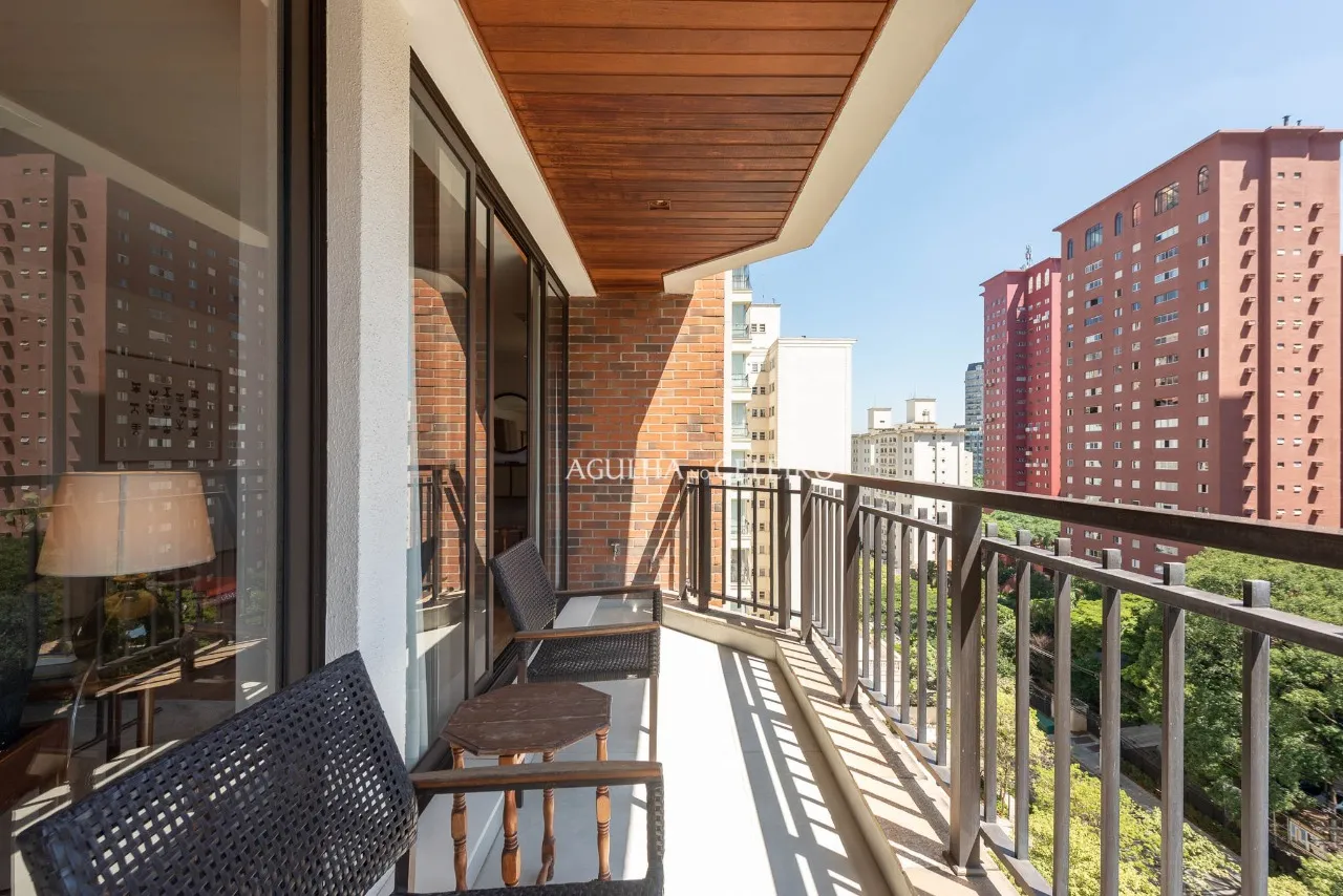 Apartamento iluminado, charmoso e a poucos metros do Parque do Povo. – AP4459