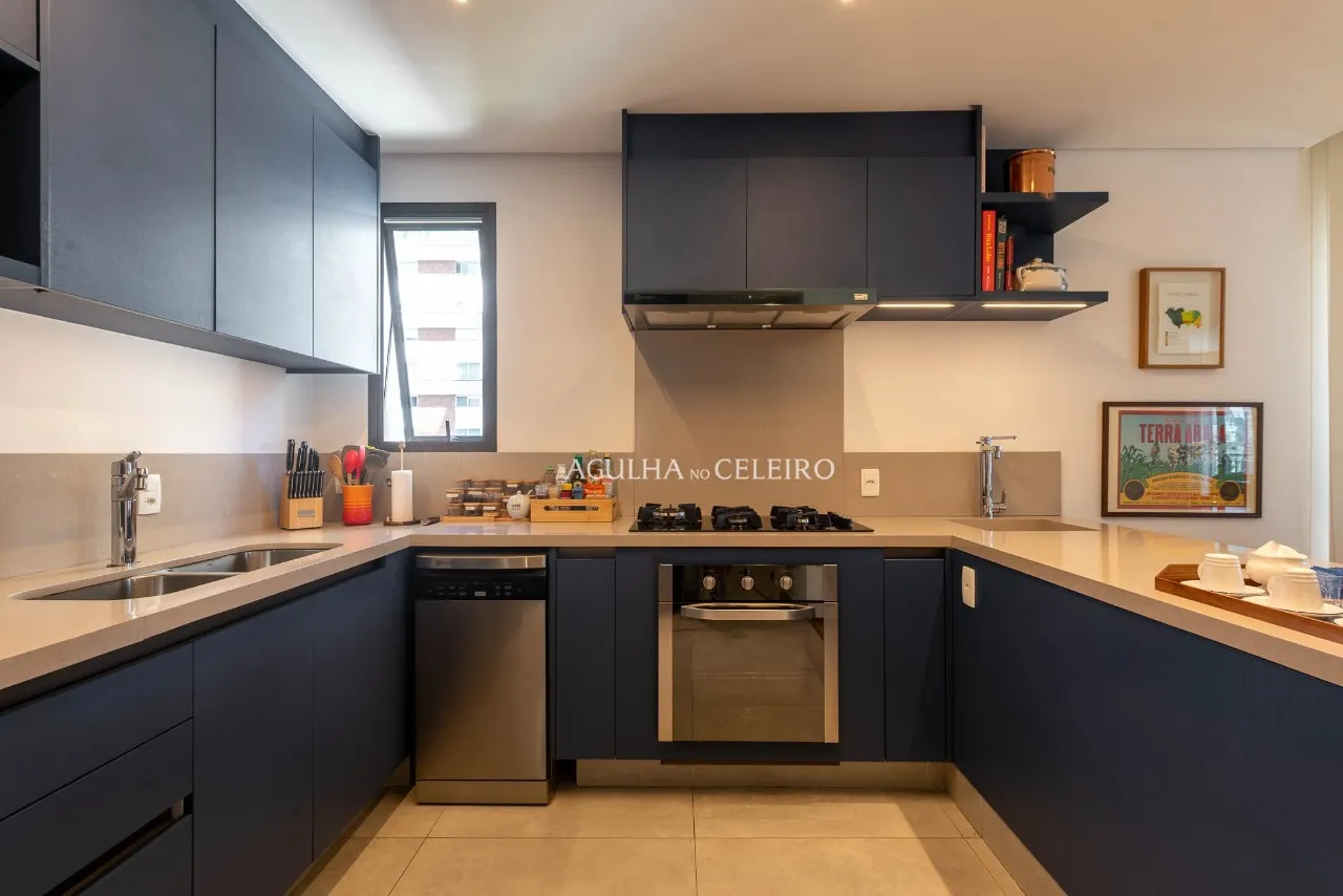 Apartamento iluminado, charmoso e a poucos metros do Parque do Povo. – AP4459