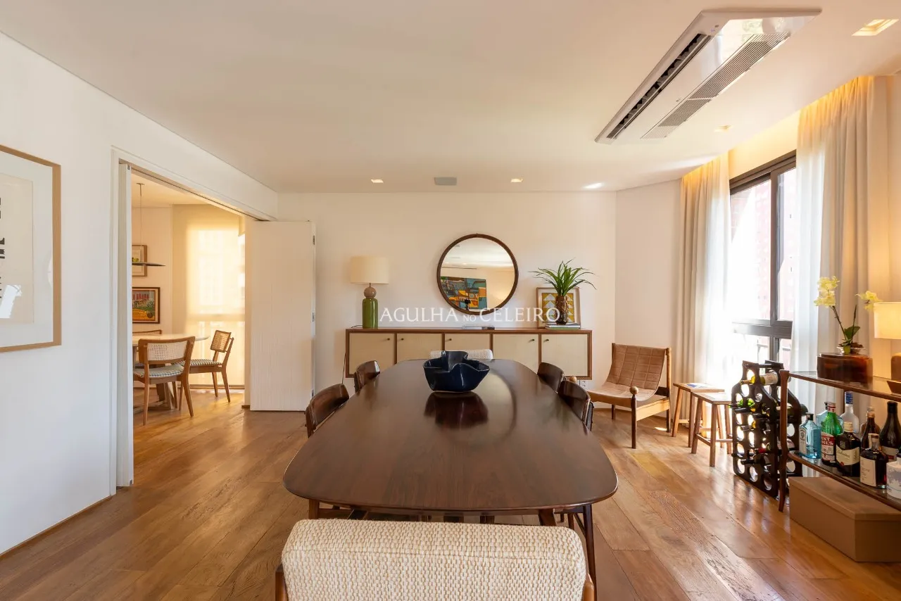 Apartamento iluminado, charmoso e a poucos metros do Parque do Povo. – AP4459