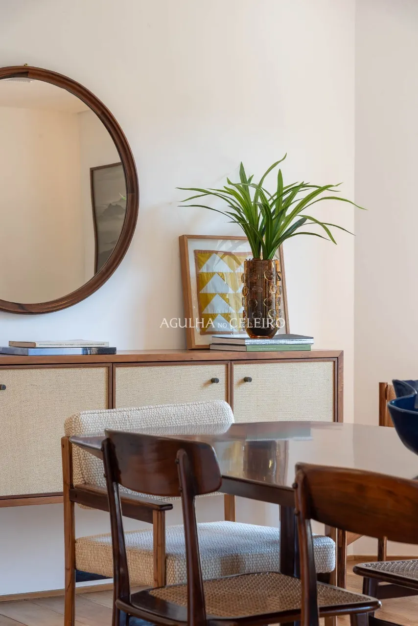 Apartamento iluminado, charmoso e a poucos metros do Parque do Povo. – AP4459