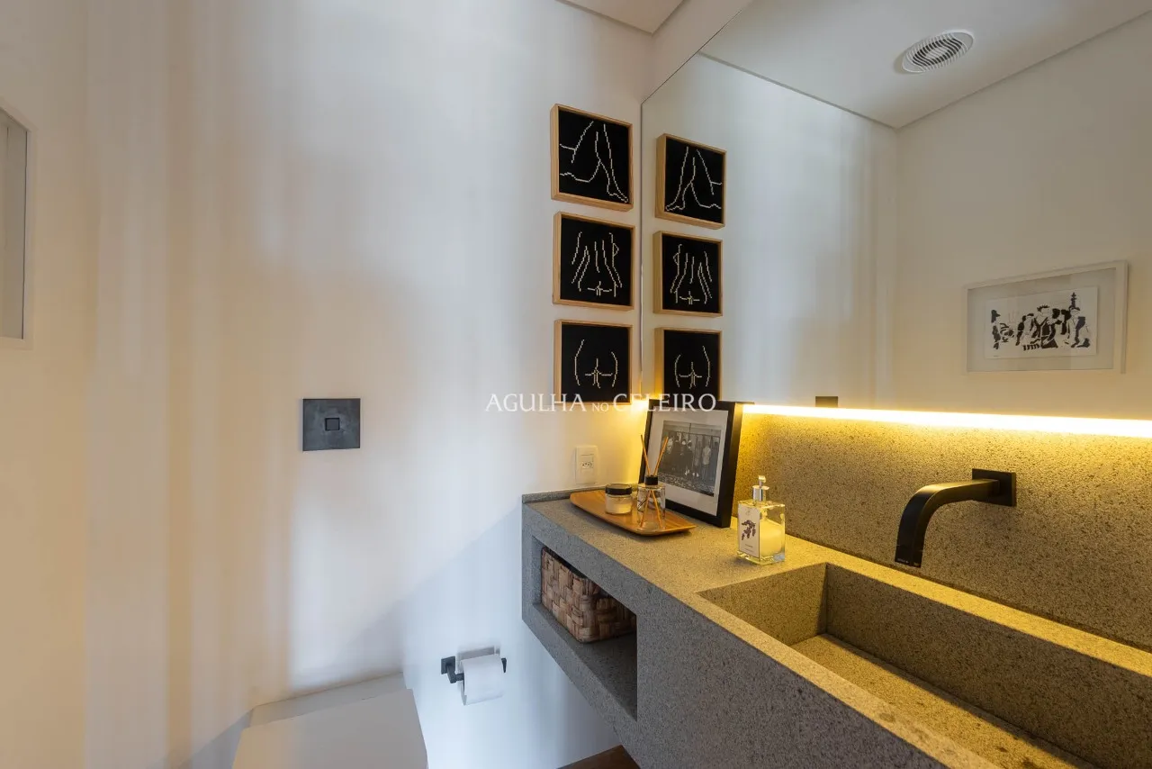 Apartamento iluminado, charmoso e a poucos metros do Parque do Povo. – AP4459