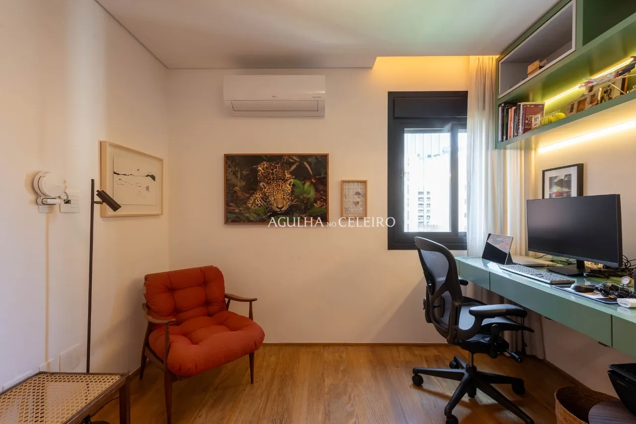 Apartamento iluminado, charmoso e a poucos metros do Parque do Povo. – AP4459