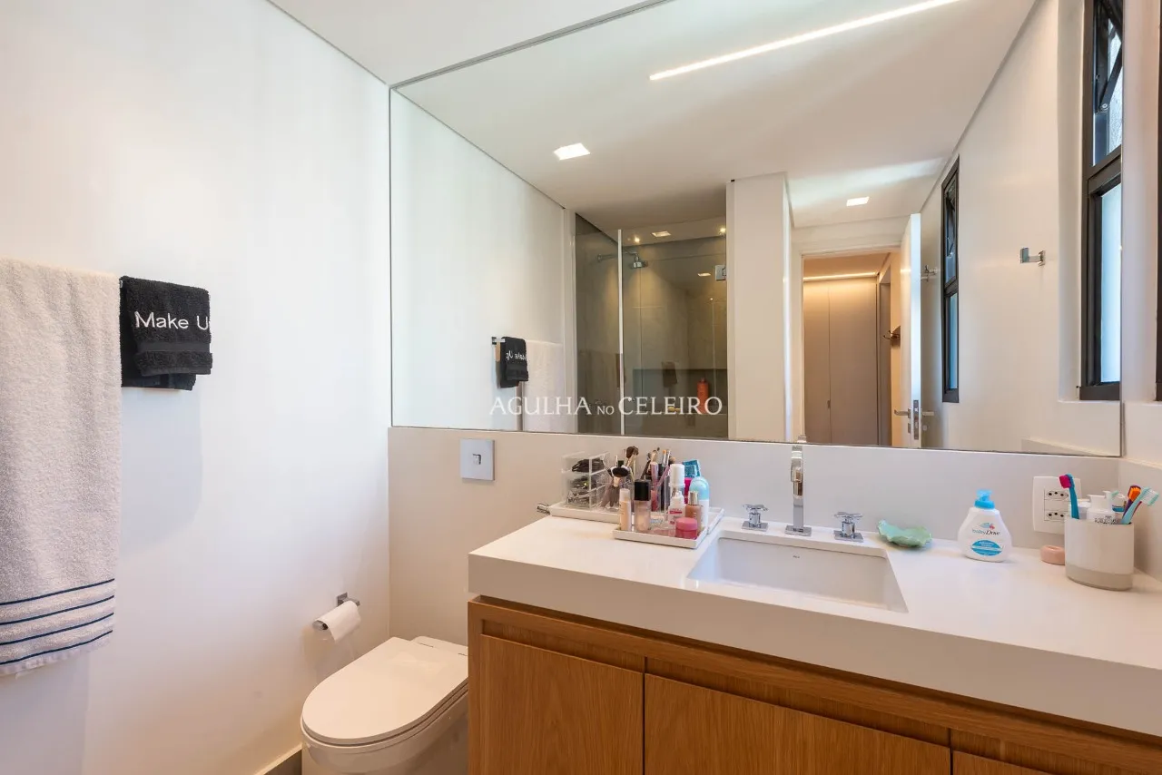 Apartamento iluminado, charmoso e a poucos metros do Parque do Povo. – AP4459