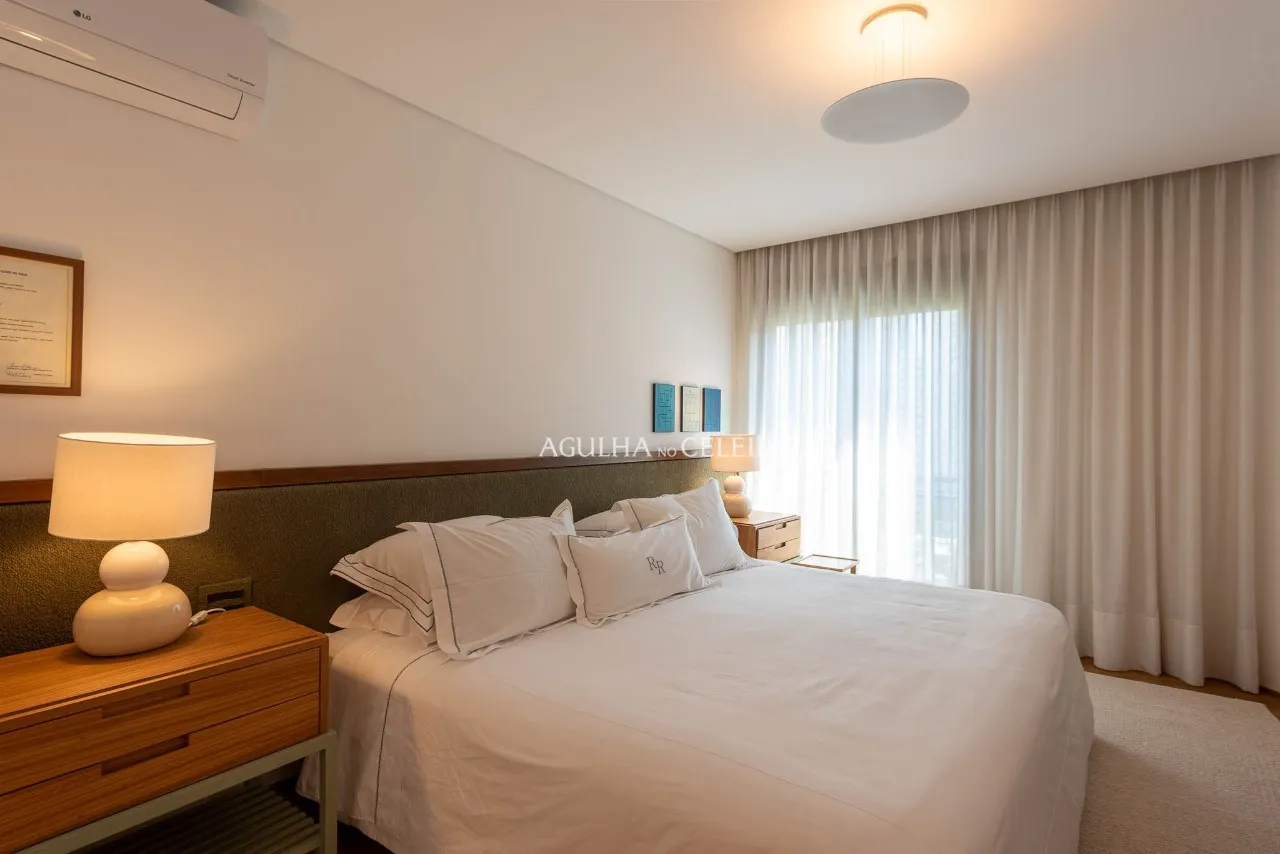 Apartamento iluminado, charmoso e a poucos metros do Parque do Povo. – AP4459