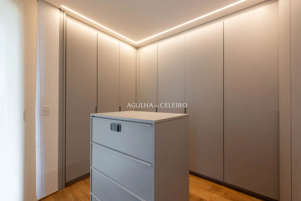 Apartamento iluminado, charmoso e a poucos metros do Parque do Povo. – AP4459