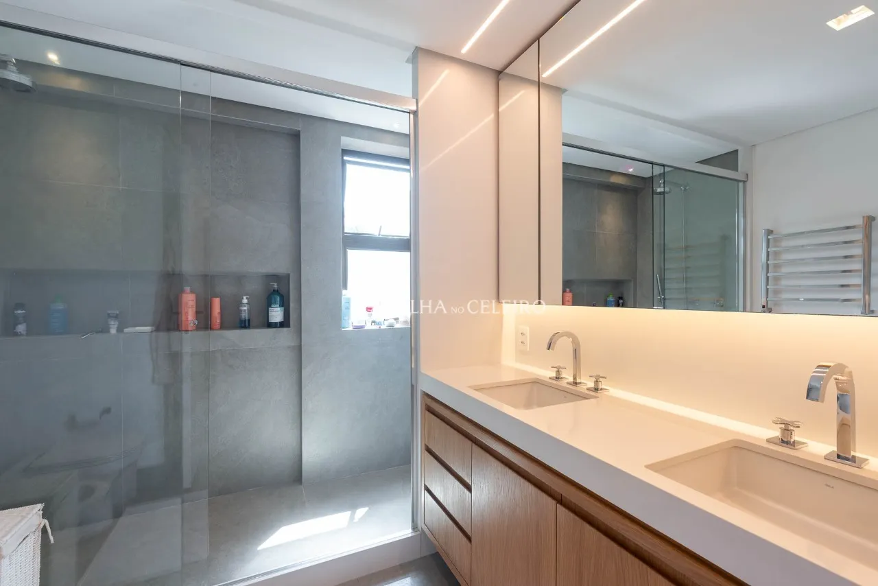 Apartamento iluminado, charmoso e a poucos metros do Parque do Povo. – AP4459