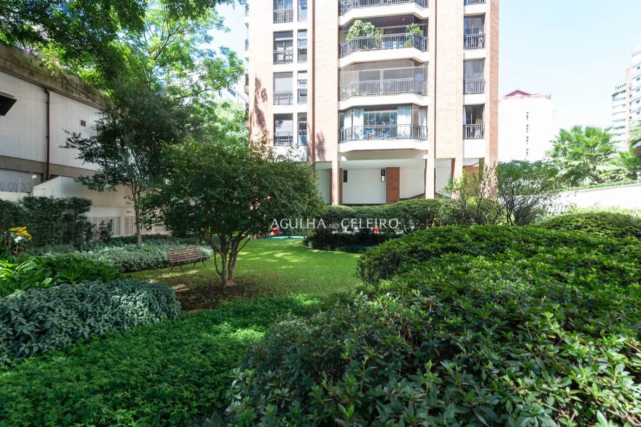 Apartamento iluminado, charmoso e a poucos metros do Parque do Povo. – AP4459