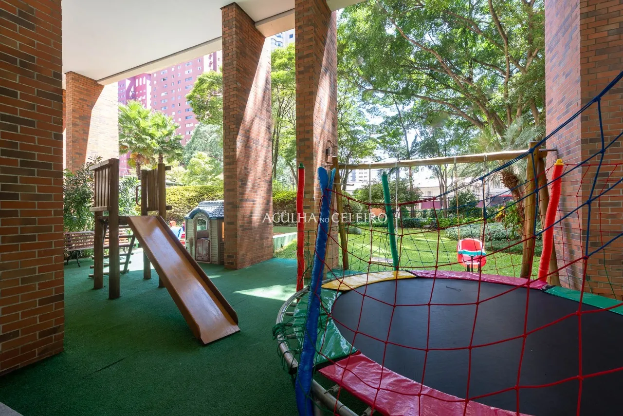 Apartamento iluminado, charmoso e a poucos metros do Parque do Povo. – AP4459